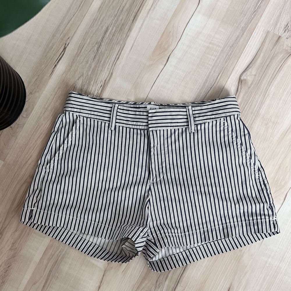 Gap Striped City Short